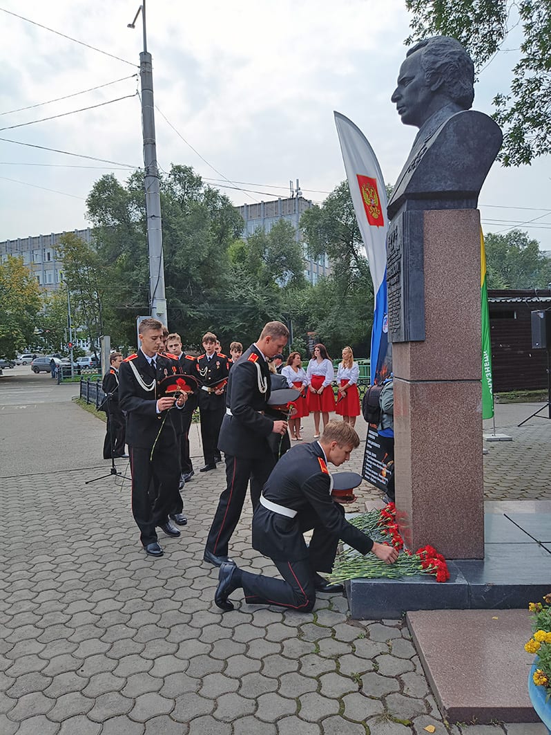 По главной улице с оркестром